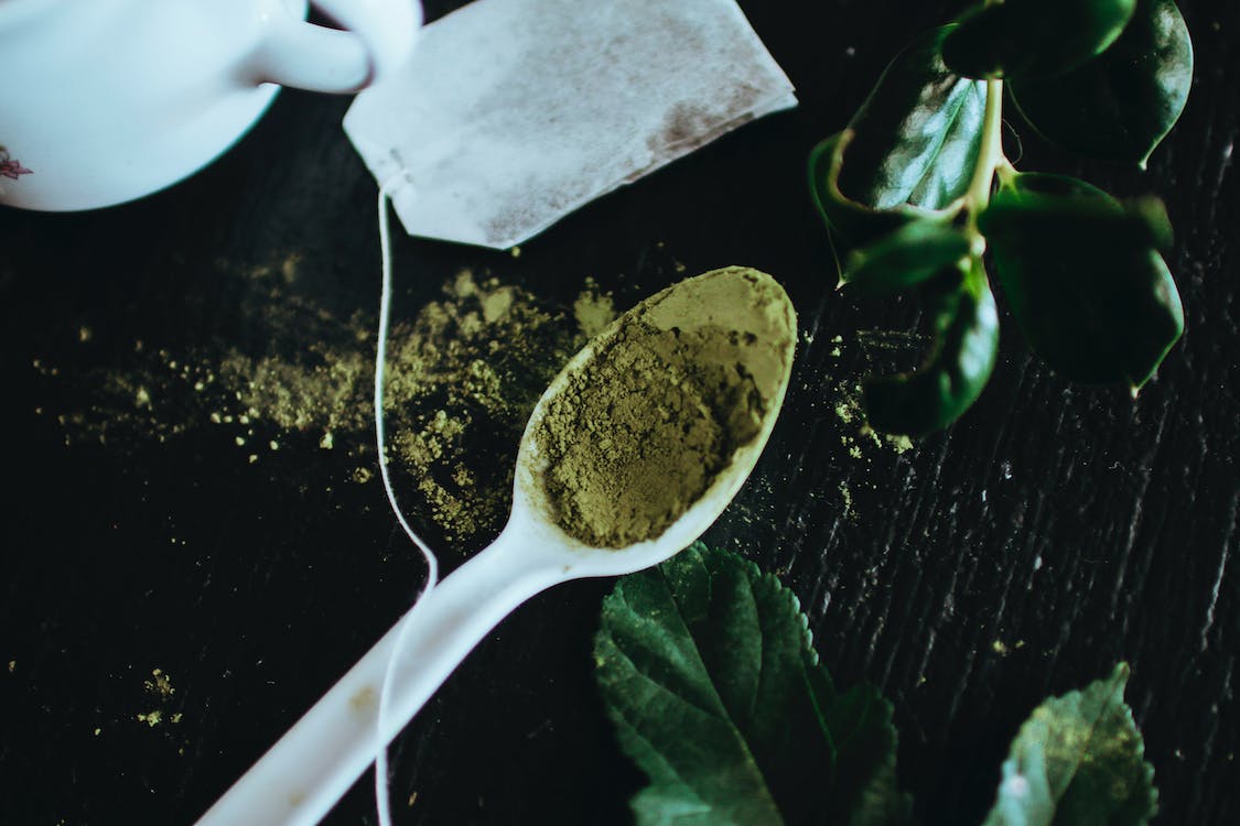green vein kratom and yellow vein kratom may help with chronic pain.
